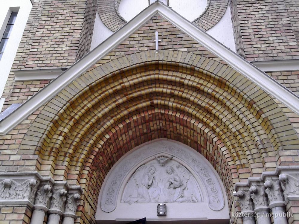 Szeged Torontál tér 4. A domborművet Máhr Lajos készítette... Forrás: Internet - Szentlélek Köztérkép